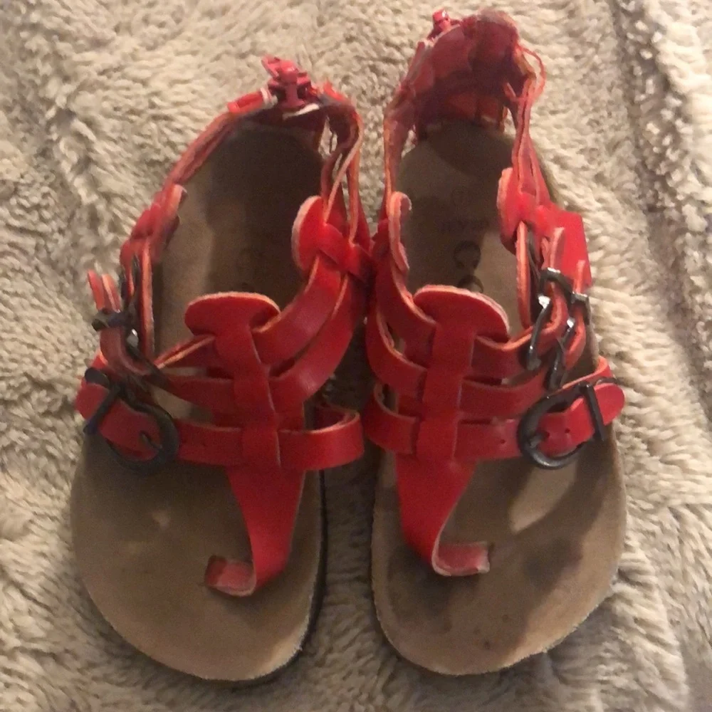 🔹4 for $30 Girls Coco Sandals, size 7